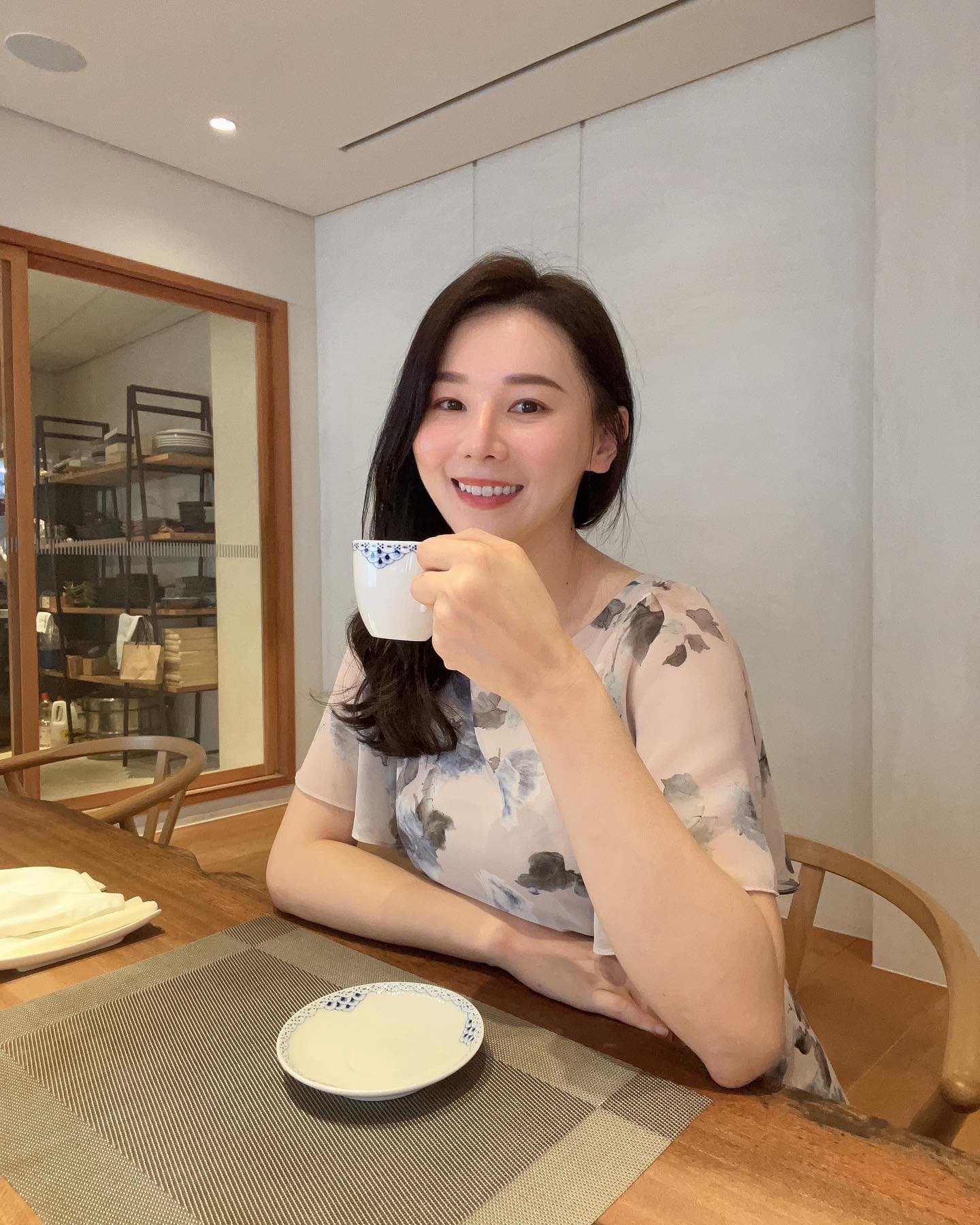 台南  日本和牛私廚 『岡  精肉』
清水模建築，室內台灣冷杉原木為主元素
頂級和牛舖與私厨的味蕾之旅

服務員親切的服務，會介紹每道菜的特色
很適合慶生，慶祝節日

午餐時段光線超美
推薦給喜歡美食及拍美照的大家🫰

#岡精肉 
#台南 #飄霧眉#飄眉 #飄霧眉推薦 #飄霧眉首選 #野生眉#仿真眉 #線條眉 #半永久眉毛 #眉型設計 #台南飄眉 #台南飄眉推薦 #台南霧眉 #台南霧眉推薦#eyebrows#microblading#manbrow#makeup