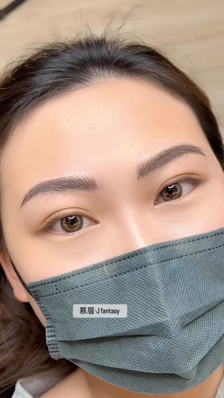 要飄眉還是霧眉呢？
不用選，讓你一次擁有🫰

飄霧眉即刻效果

#台南 #飄霧眉#飄眉 #飄霧眉推薦 #飄霧眉首選 #野生眉#仿真眉 #線條眉 #半永久眉毛 #眉型設計 #台南飄眉 #台南飄眉推薦 #台南霧眉 #台南霧眉推薦#eyebrows#microblading#manbrow#makeup