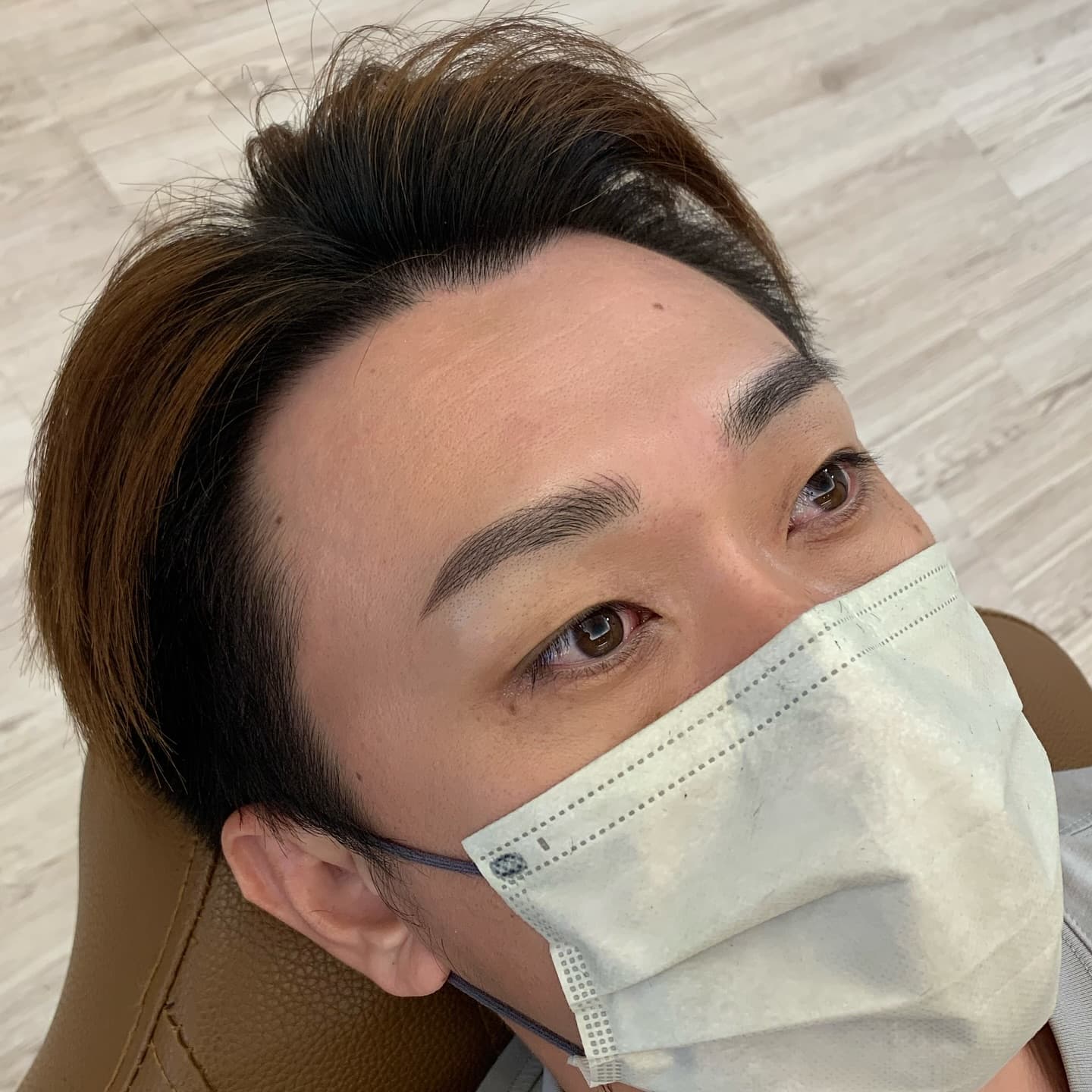 男生飄霧眉，不會有濃妝感
能做出像極像真毛的毛流感

自然又耐看，五官更立體有精神😉

#台南飄霧眉首選
#醫美麻醉護理師
#台南近仁德交流道
#慕眉男士飄霧眉 

#台南 #飄霧眉 #飄眉 #飄霧眉推薦 #飄霧眉首選 #野生眉 #仿真眉 #線條眉 #半永久眉毛 #眉型設計 #台南飄眉 #台南飄眉推薦 #台南霧眉 #台南霧眉推薦 #eyebrows #microblading #manbrow #makeup #amazing #tainan #eyebrow #eyebrows